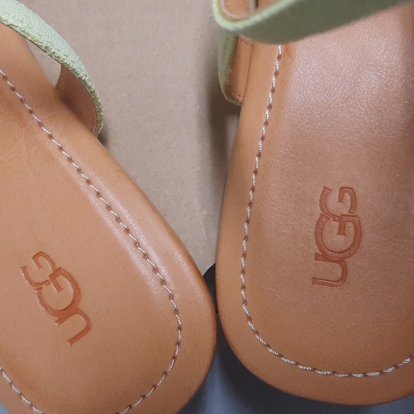 UGG Madeena Flat - Picture 6 of 13